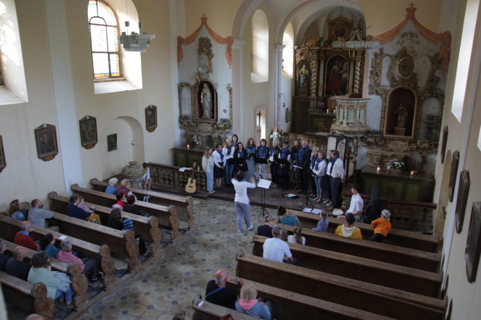 koncert sboru Souhlas v kostele v Domaslavi